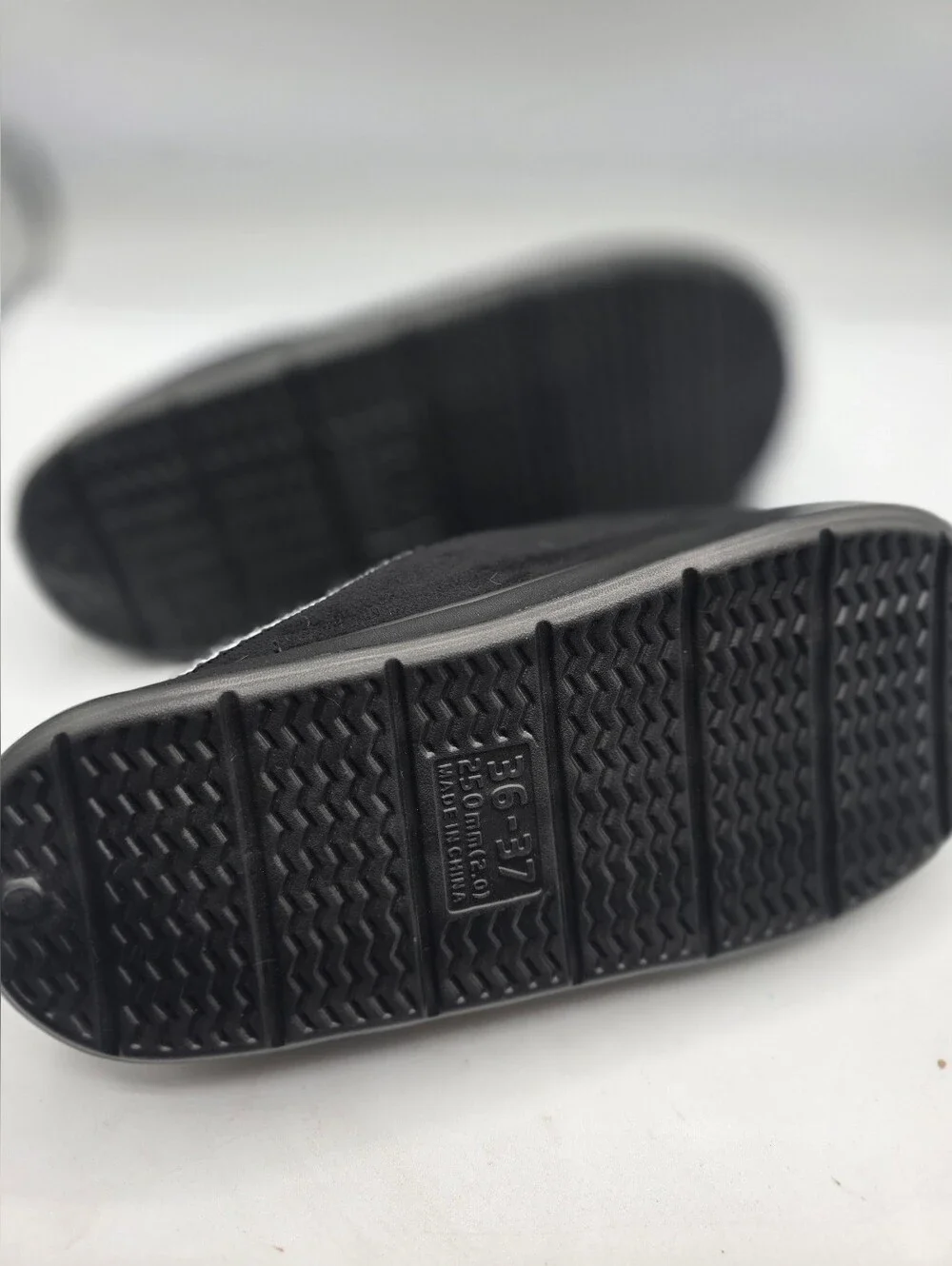 Disney Mickey & Minnie Black Slippers Size 36-37.